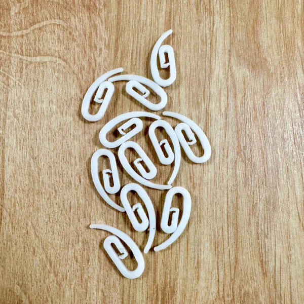 Plastové háčky šnek bílé