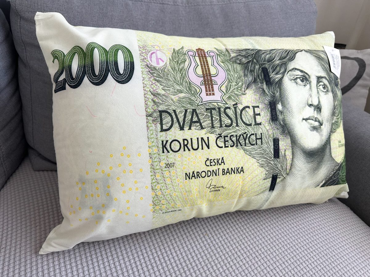 Polštářek ve tvaru bankovky 2000