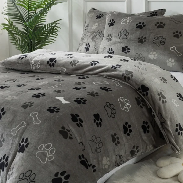 Mikroplyšové povlečení - Tlapky šedé 140x200