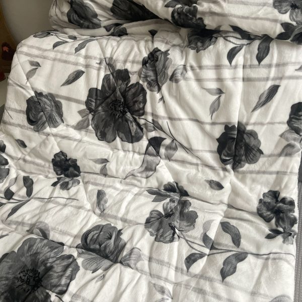 Prošívaná mikroplyšová deka 150x200 B&W